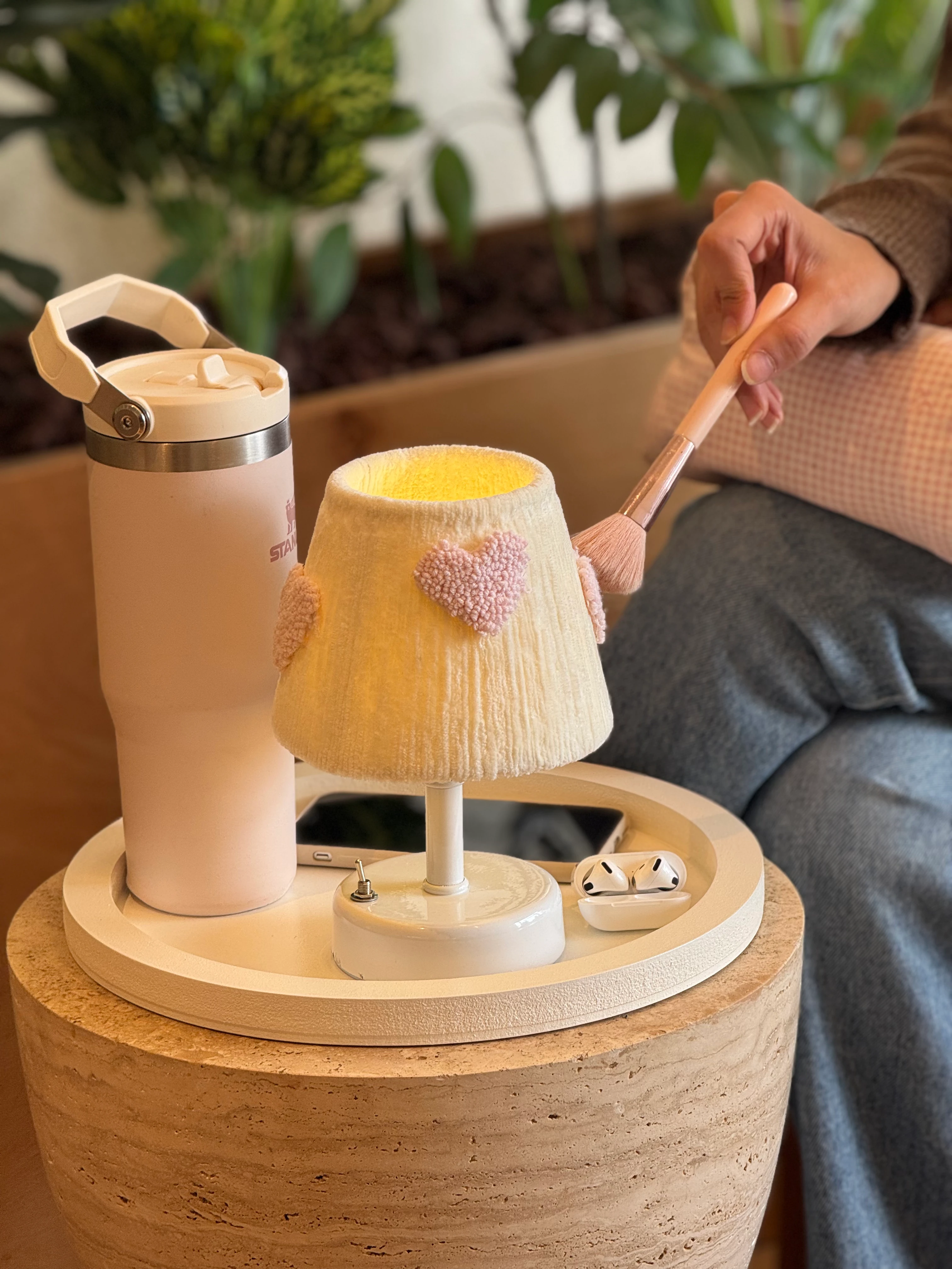 Punch Kadife Pembe Kalp Detaylı Masa Lambası Alt Beyaz Kablosuz Pilli Masa Üstü